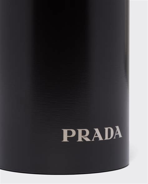 botella de agua prada